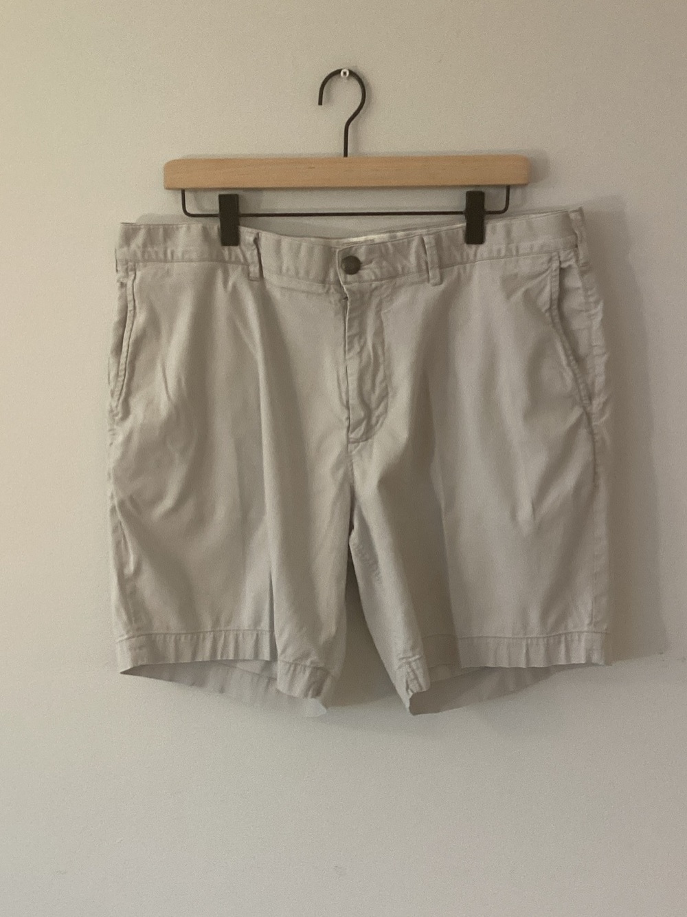 Faherty Light Beige Flat-Front Men's Shorts 36